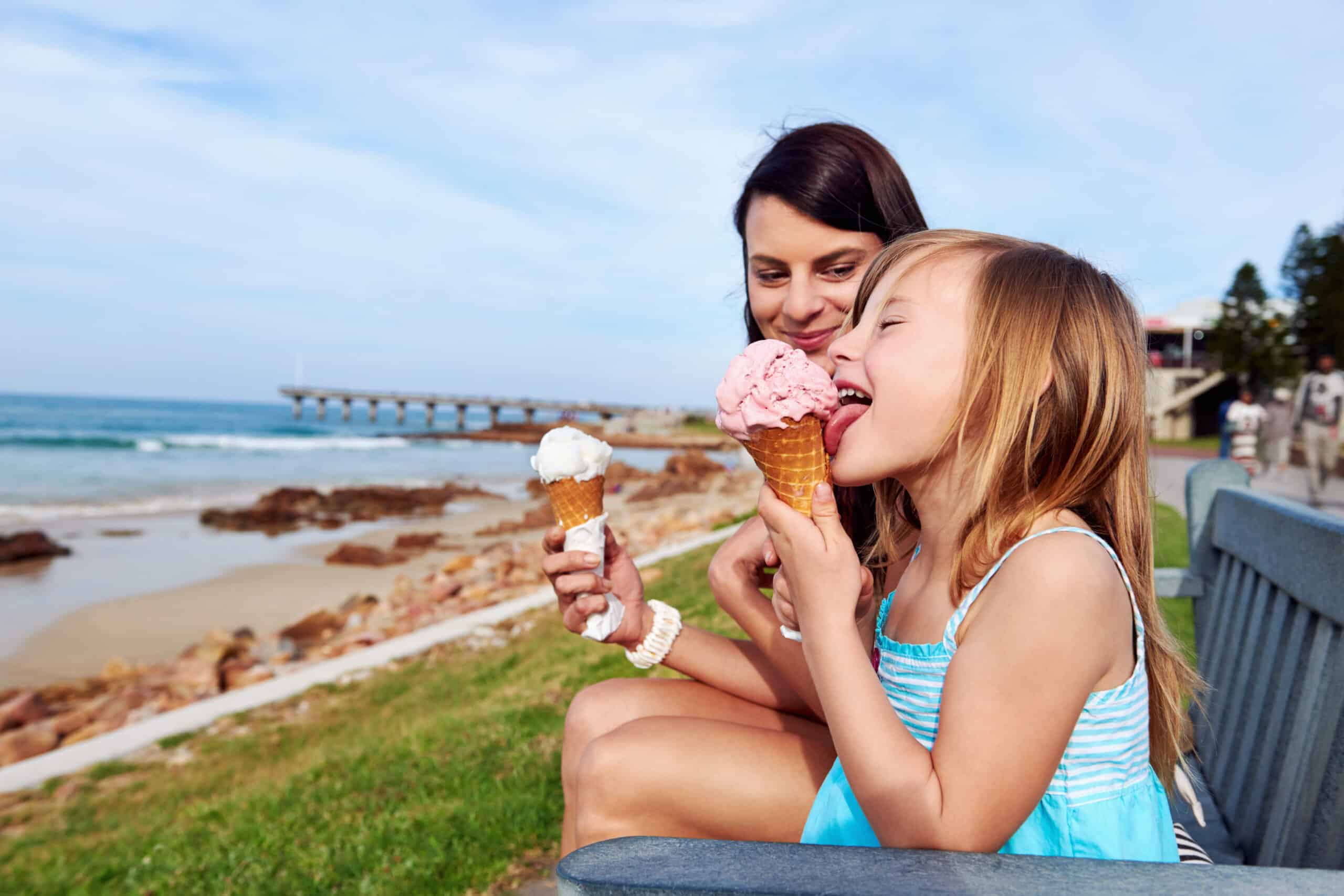 kids eating ice cream
