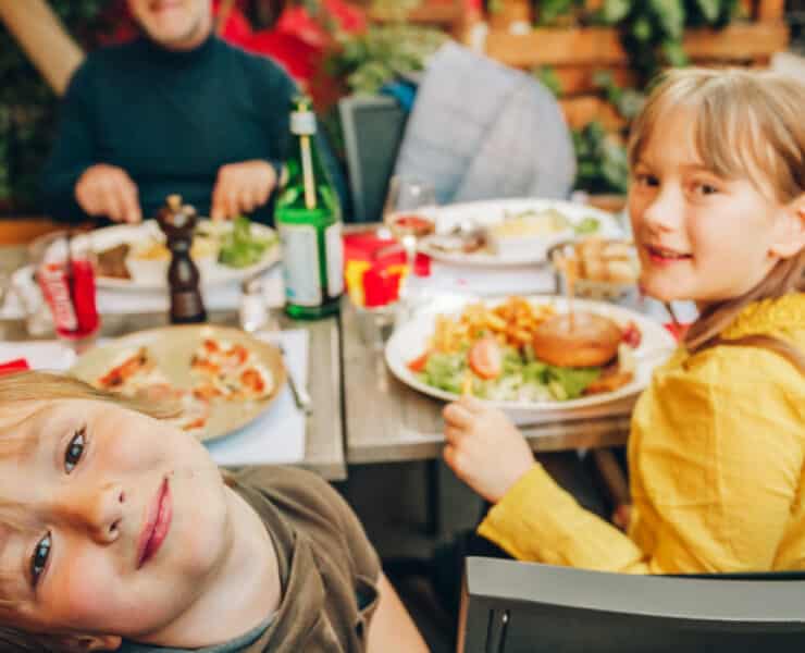 children at restaurant