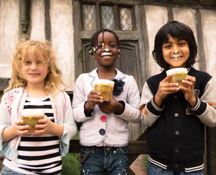 kids drinking butter beer at harry potter world