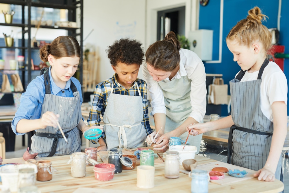 kids pottery painting