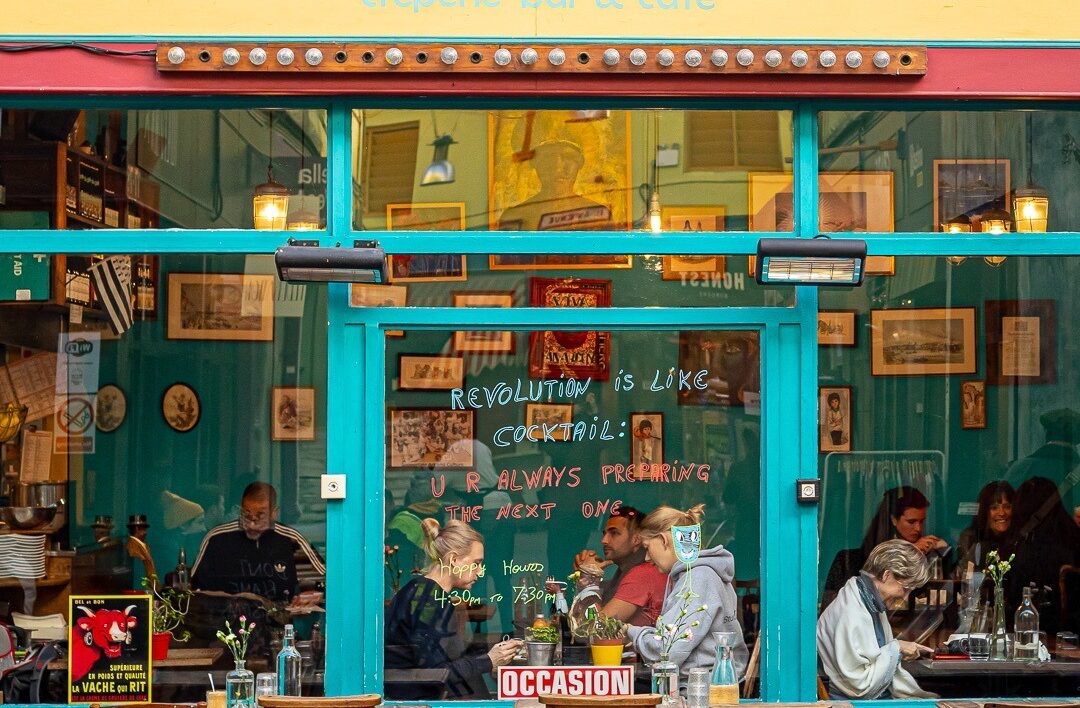 The turquoise and red shop front for senzala
