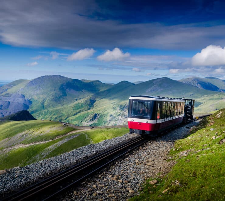 train in snowdon, wales