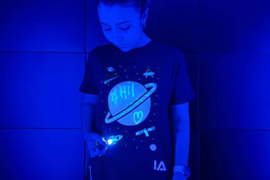 girl drawing on her drawable t shirt