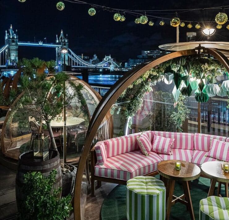Igloo Restaurant with a view of London