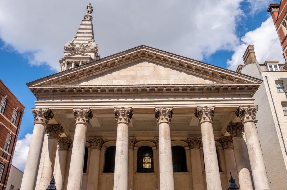 the outside of st george's church with its pillars