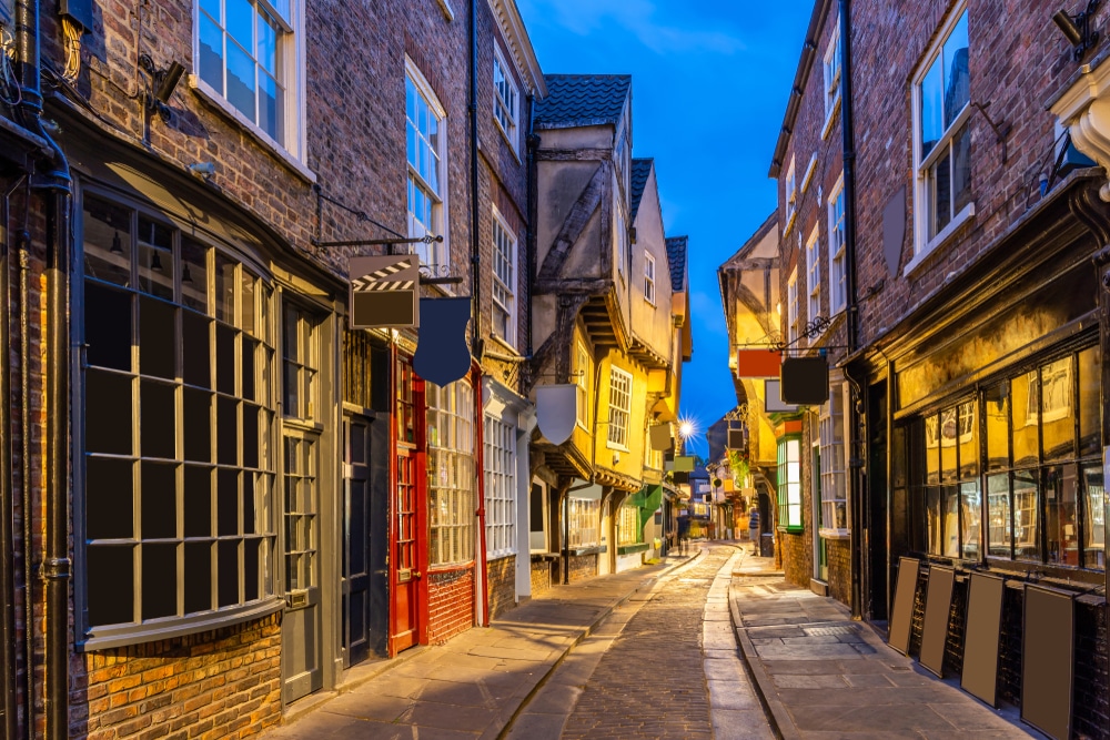 shamble streets at night