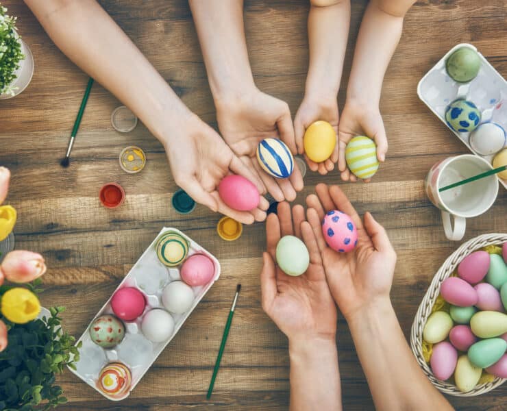 kids decorating easter eggs