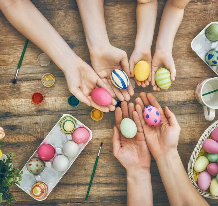 kids decorating easter eggs