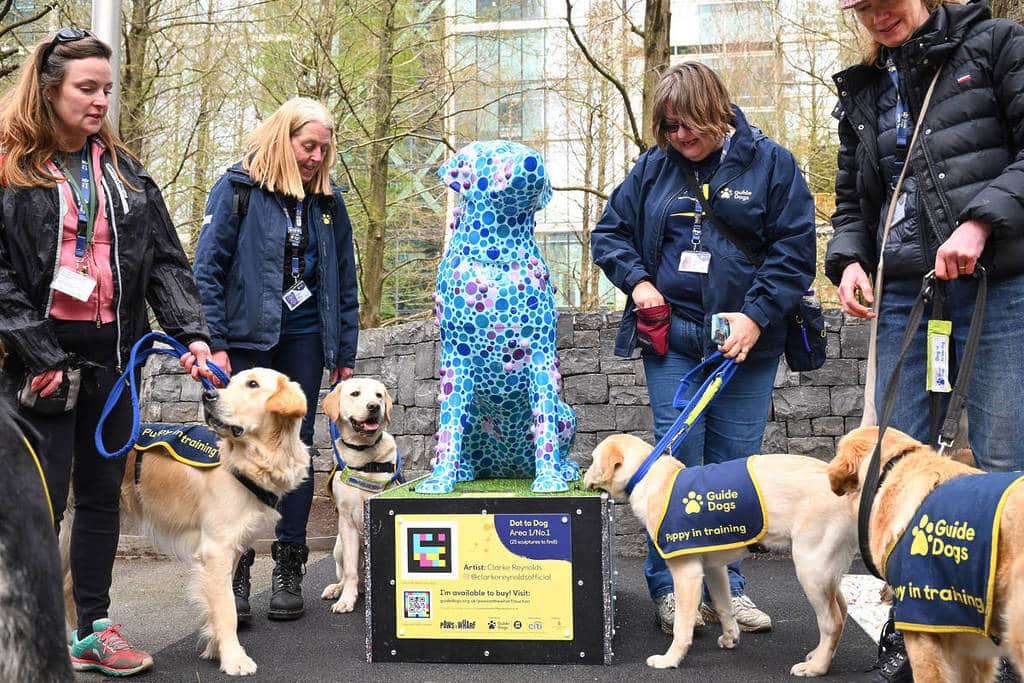 guide dog sculptures canary wharf