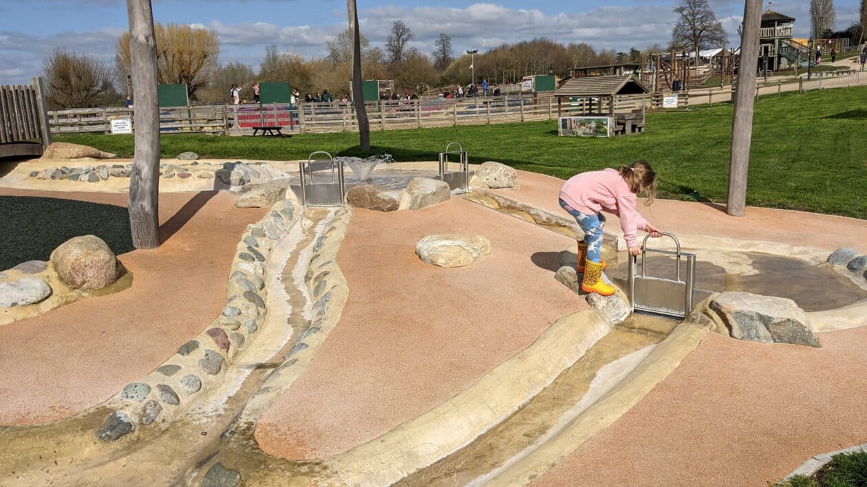 outdoor puddle water play