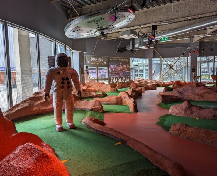 space themed mini golf course at mr mulligans birmingham