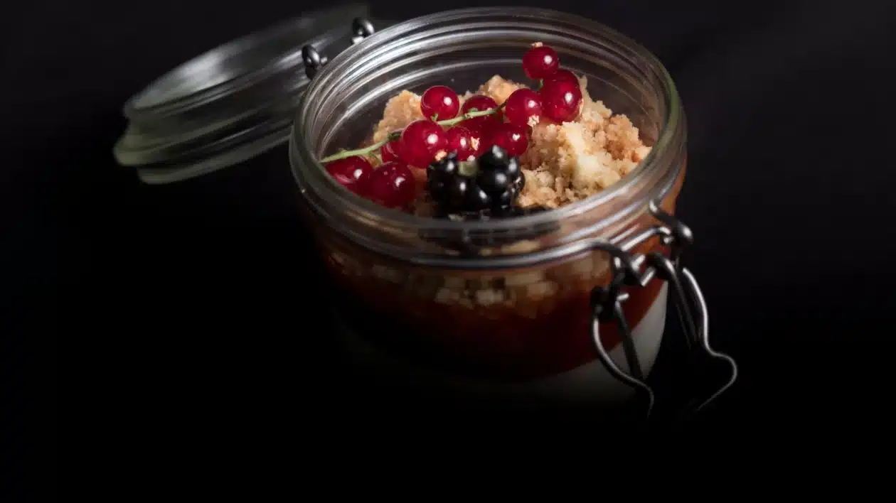 a meal in a small pot at dans le noir