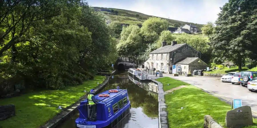 huddersfield canal