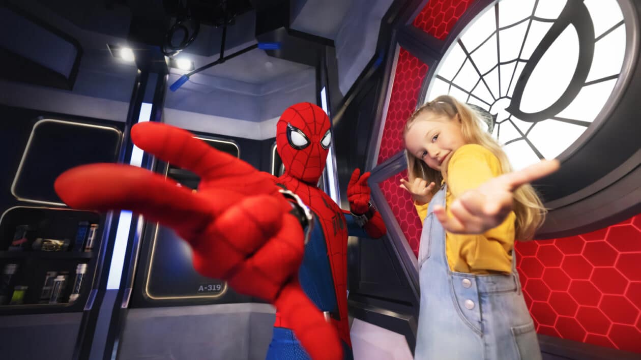 spider man and little girl