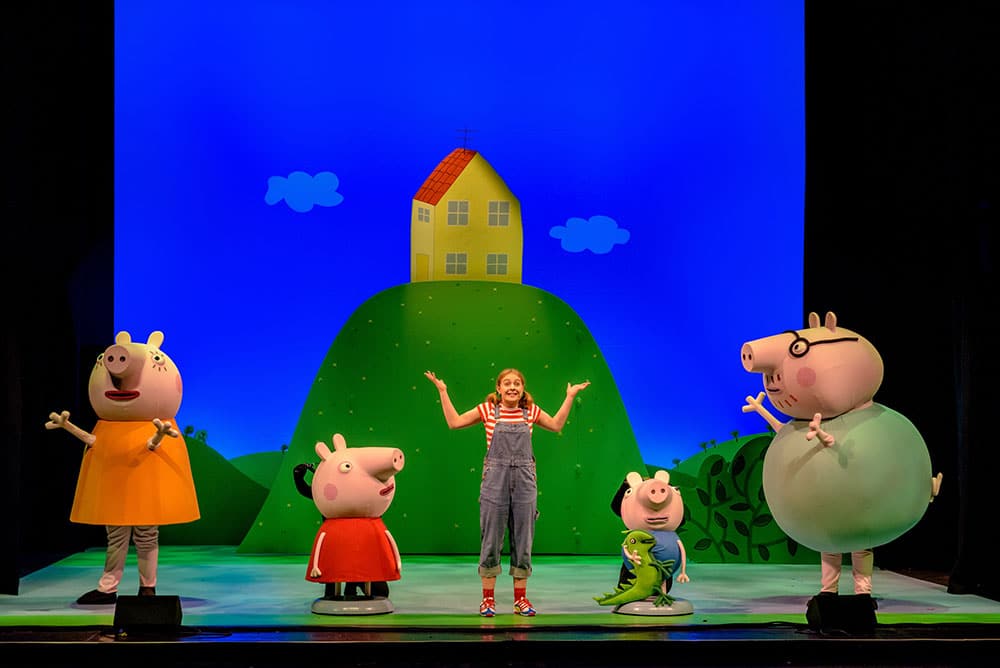 peppa pig by her house