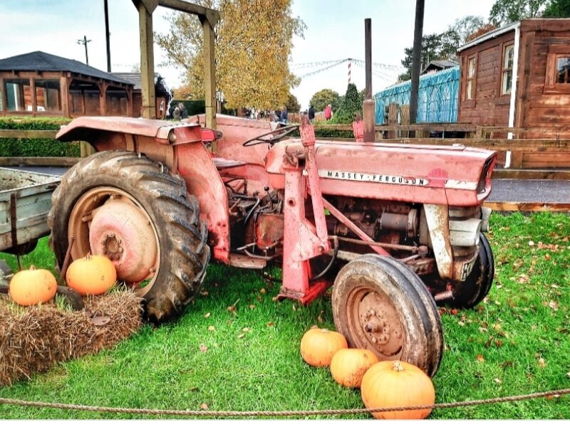 tractor and pumpkins tractor and pumpkins