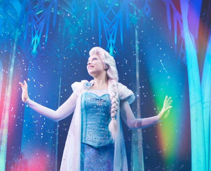 queen elsa at disneyland paris