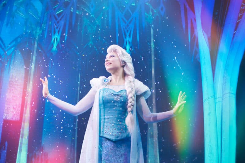 queen elsa at disneyland paris