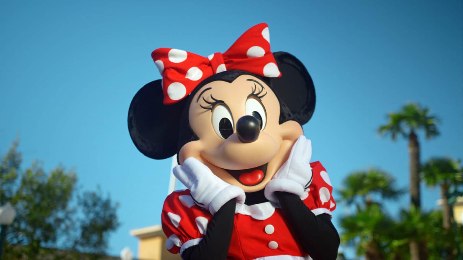 minnie mouse at disneyland paris