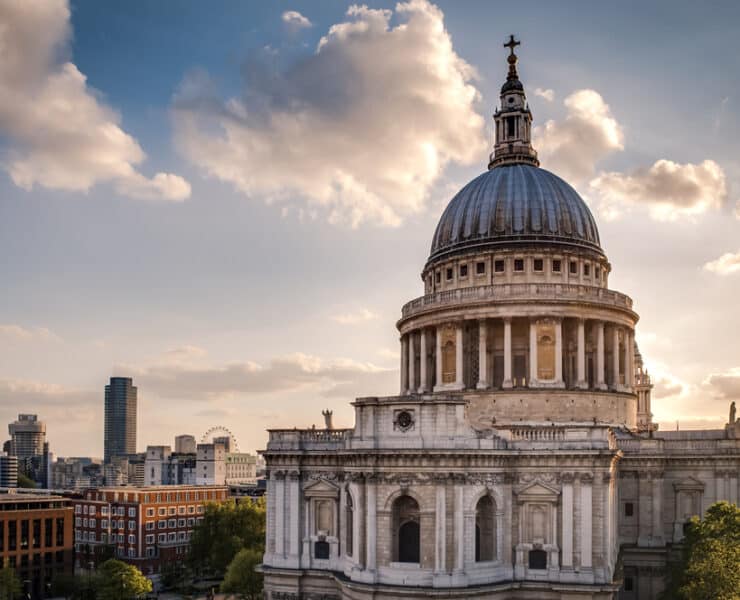 outside of st pauls cathedral
