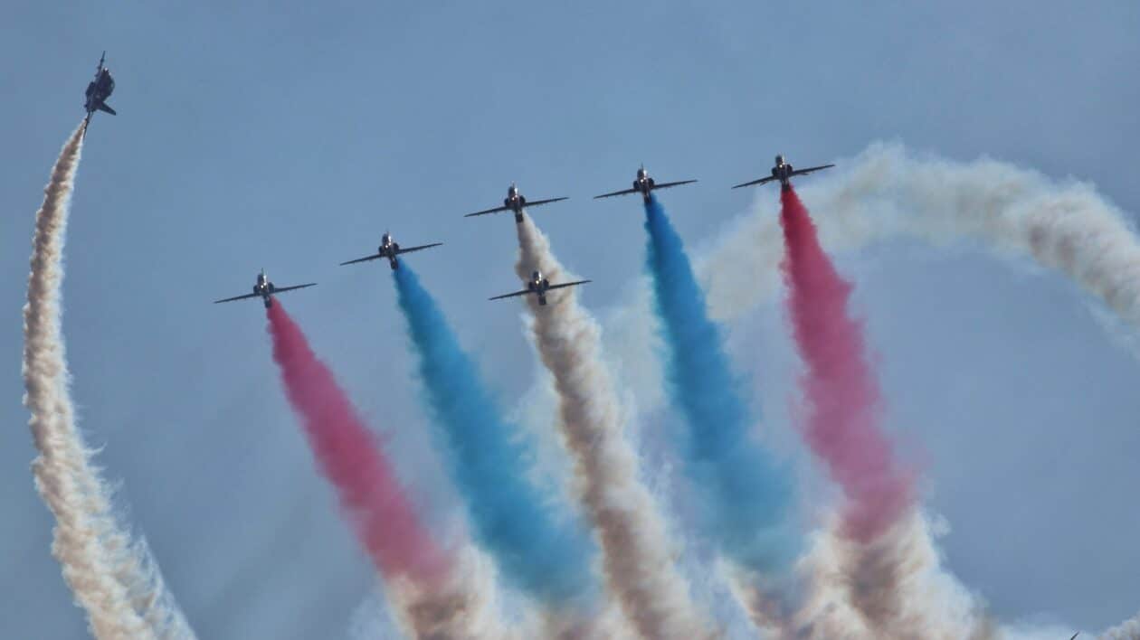 red arrows display