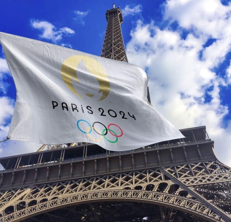 2024 paris flag and eiffel tower