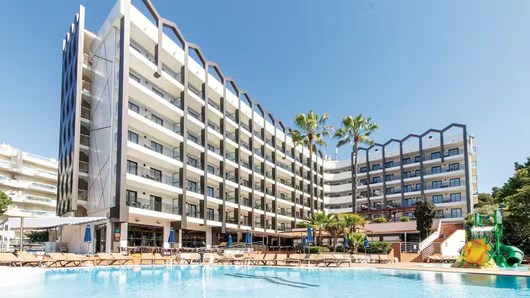 Golden Avenida Family Suites, Salou: Everything Families Need to Know - Featured Image